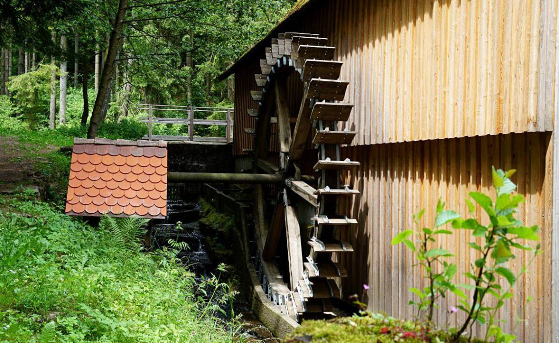 Hummelgautsche auf dem Muehlenwanderweg im Schwaebischen Wald