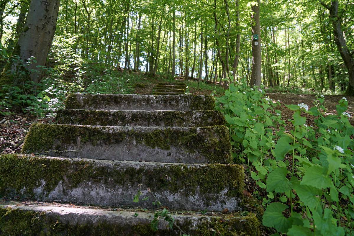 Die Staeffele fuehren von Doerzbach nach Messbach 