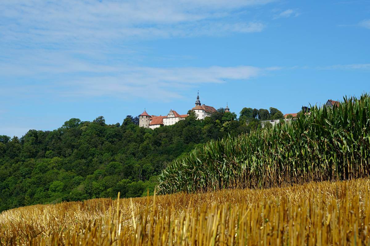 Schloss Langenburg thront ueber dem Jagsttal