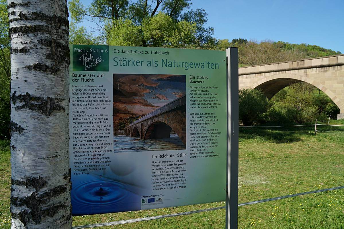 Infotafel bei der Jagstbruecke Hohebach auf dem Pfad der Stille Doerzbach