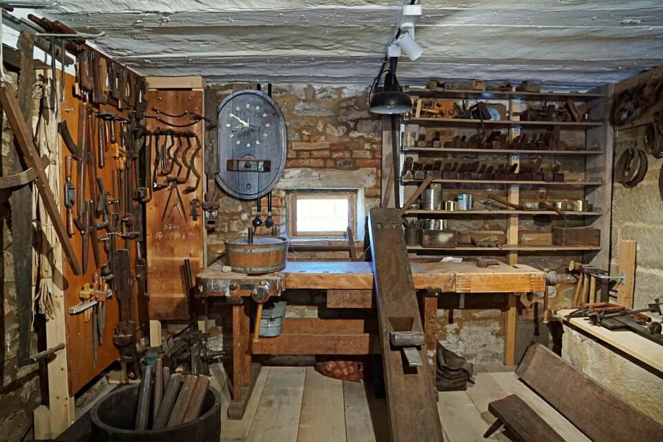 Kueferwerkstatt als Dauerausstellung im Freilandmuseum Wackershofen in Baden Wuerttemberg