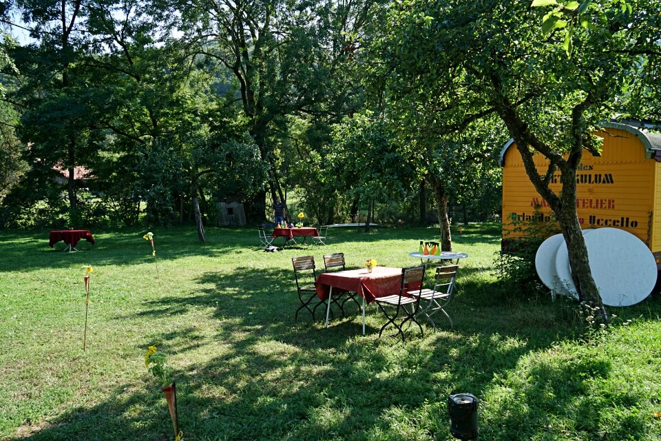 Wiese auf dem Hofcafe der Jagsttalranch Gerabronn in Hohenlohe