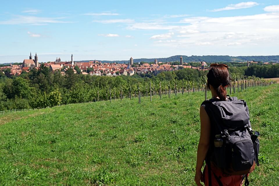 Ausblick vom Panoramaweg auf Rothenburg ob der Tauber