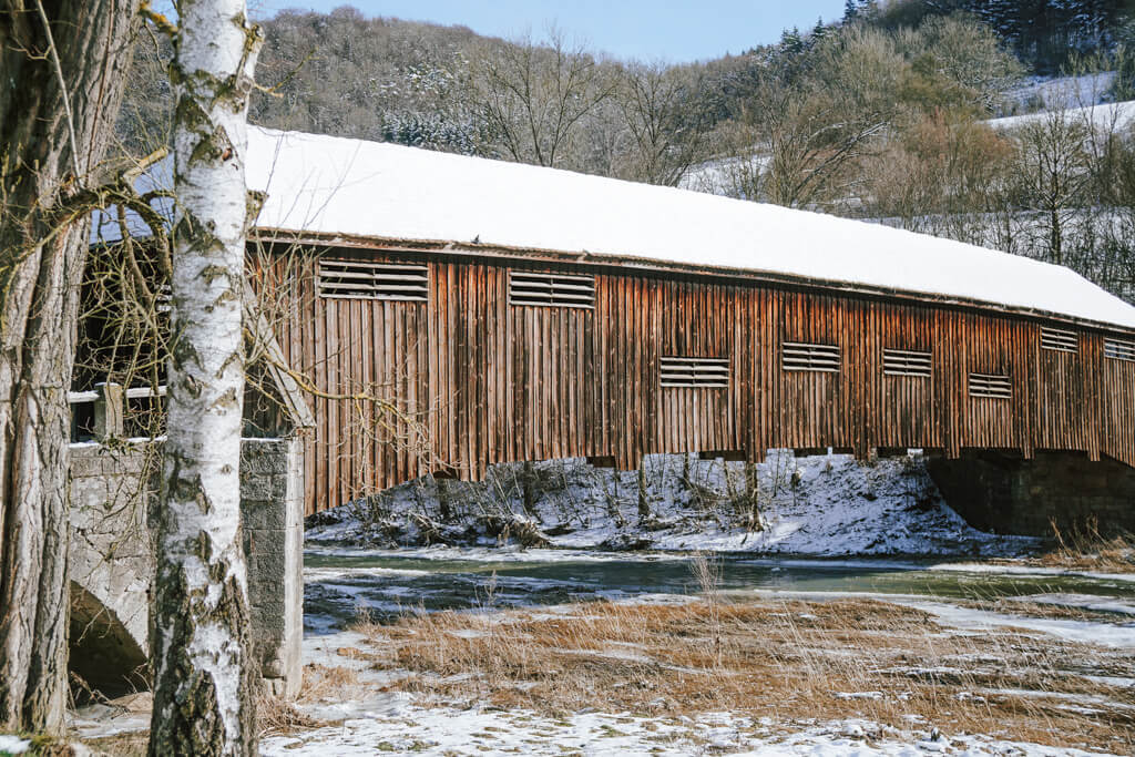 Die Archenbruecke in Unterregenbach im Winter