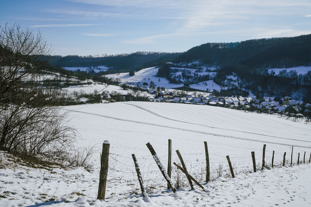 Blick nach Baechlingen auf der Winterwanderung nach Langenburg 