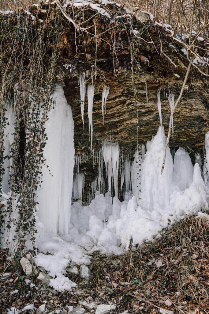 Eiszapfen im Muschelkalk der Jagst