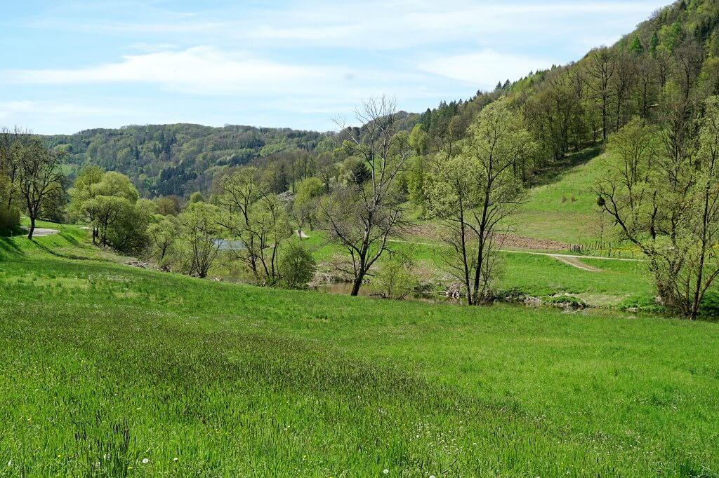 Auf dem Pfad der Stille durch das Jagsttal in Hohenlohe wandern