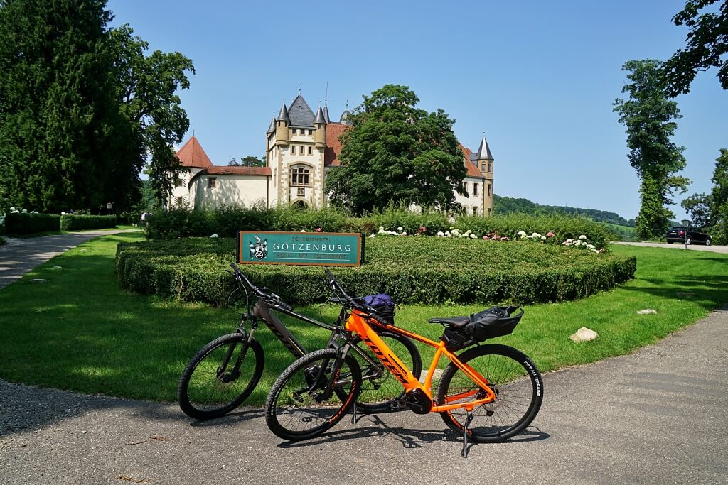 Goetzenburg Jagsthausen auf dem Kocher Jagst Radweg