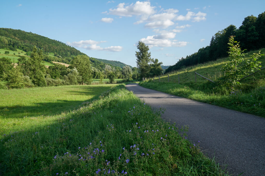 Kocher Jagst Radweg durch das Kochertal bei Steinkirchen