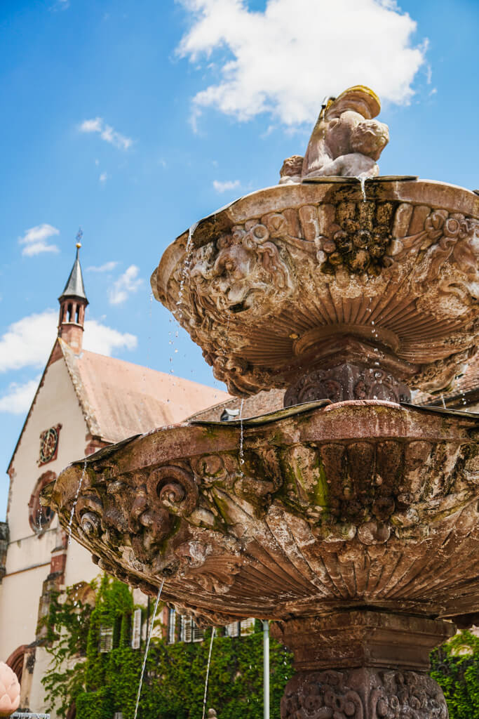 Brunnen im Abteigarten von Kloster Bronnbach