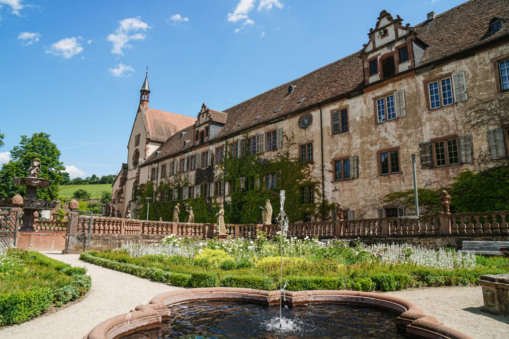 Abteigarten von Kloster Bronnbach auf unserem Tagesausflug ins Taubertal 