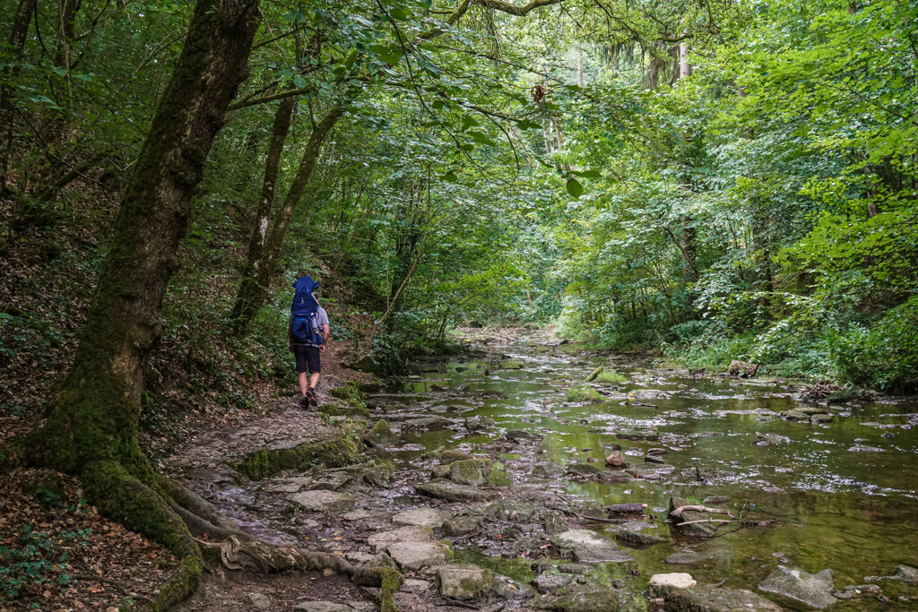 Hammerschmiede Groeningen immer direkt am Bach entlang durch das Gronachtal wandern