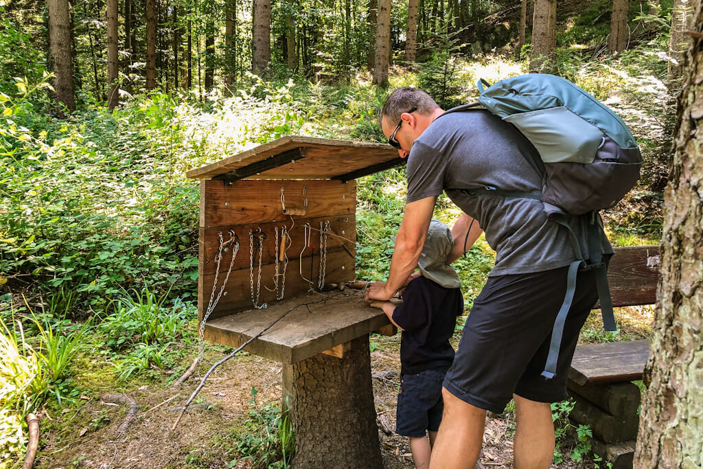 Werkbank zum Flossbau auf dem Brunnelesweg Murrhardt